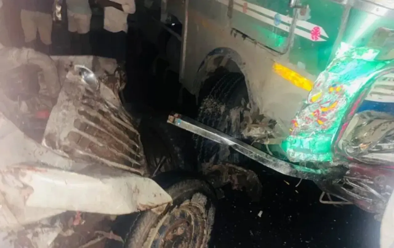 सिवनी में दर्दनाक हादसा: ट्रक और कमांडर वाहन में जबरदस्त भिड़ंत, हादसे में 2 महिलाओं की मौत, 7 गंभीर घायल