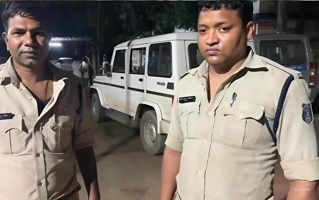 छत्तीसगढ़ में बैखौफ बदमाश: बदमाशों ने पुलिस पर किया हमला, पुलिसकर्मियों की वर्दी फाड़ी, गाड़ी पर फेंके पत्थर