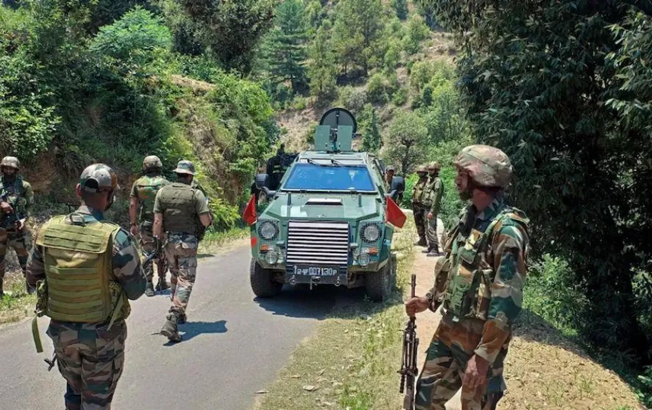 Jammu Kashmir: आतंकियों के मददगार 6 सरकारी कर्मचारी बर्खास्त, इनमें 5 पुलिसकर्मी और एक टीचर शामिल