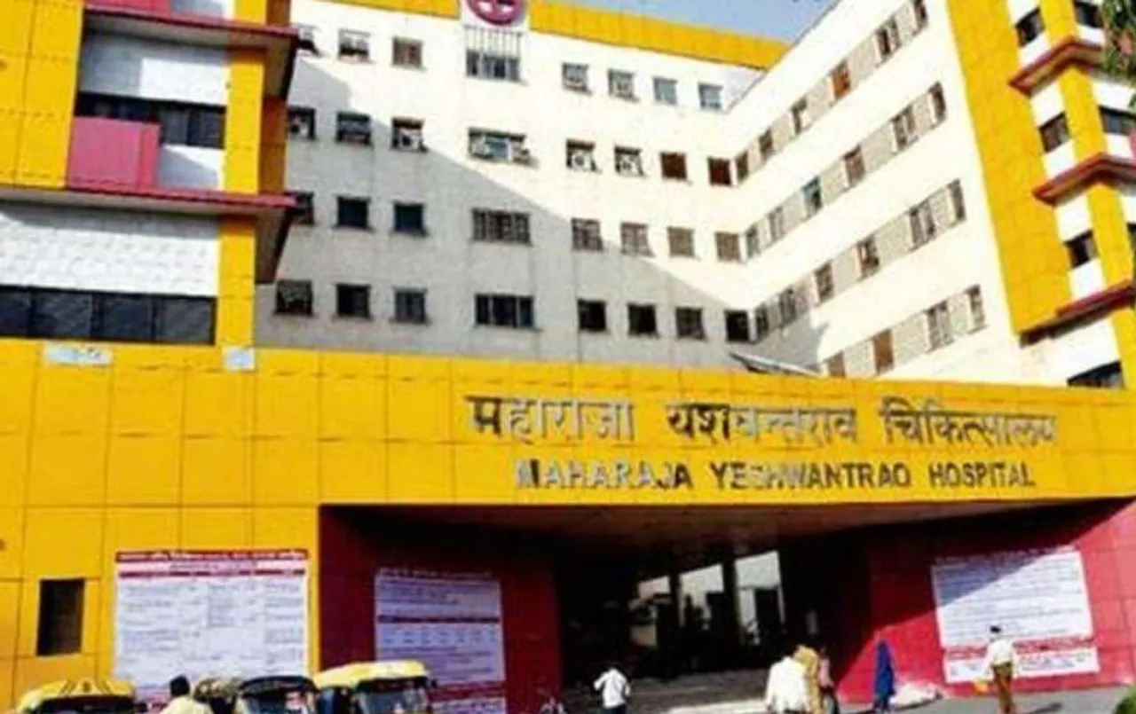 इंदौर के एमवाय अस्पताल में महिला डॉक्टर ड्यूटी रूम का ताला तोड़ने का प्रयास: सिक्योरिटी गार्ड भी नहीं, सुरक्षा को लेकर उठे सवाल