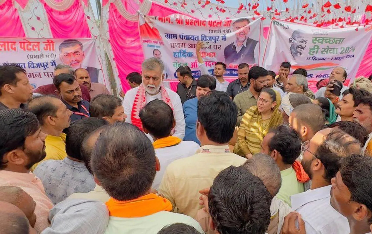 MP के इस जिले में खुली पीएम आवास योजना की पोल: मंत्री प्रहलाद पटेल ने पूछा किसका घर बना, एक भी ग्रामीण ने नहीं उठाया हाथ