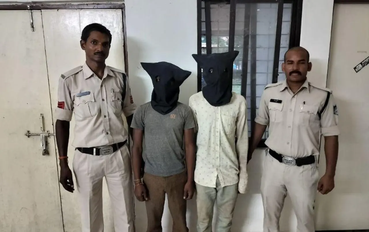 बदला लेने के लिए दरिंदगी: कॉलेज छात्रा ने बाइक से कीचड़ उछालने पर डांटा, आरोपियों ने किया दुष्कर्म