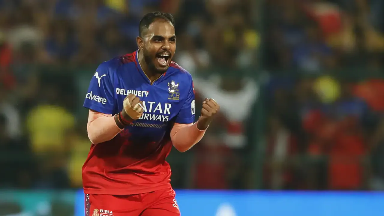 Dinesh Karthik praises RCB pacer after narrow win over CSK