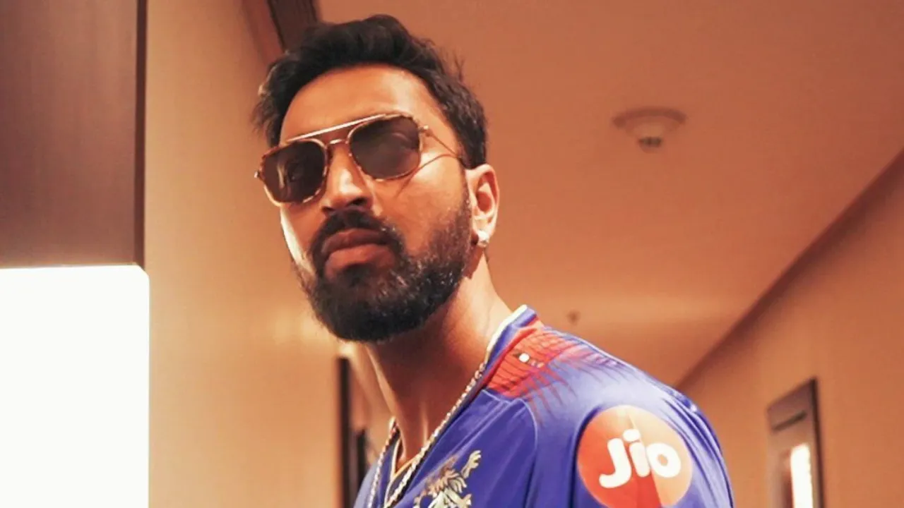 “Trophy aa rahi hai”- RCB’s Krunal Pandya gets pepped up by paparazzi
