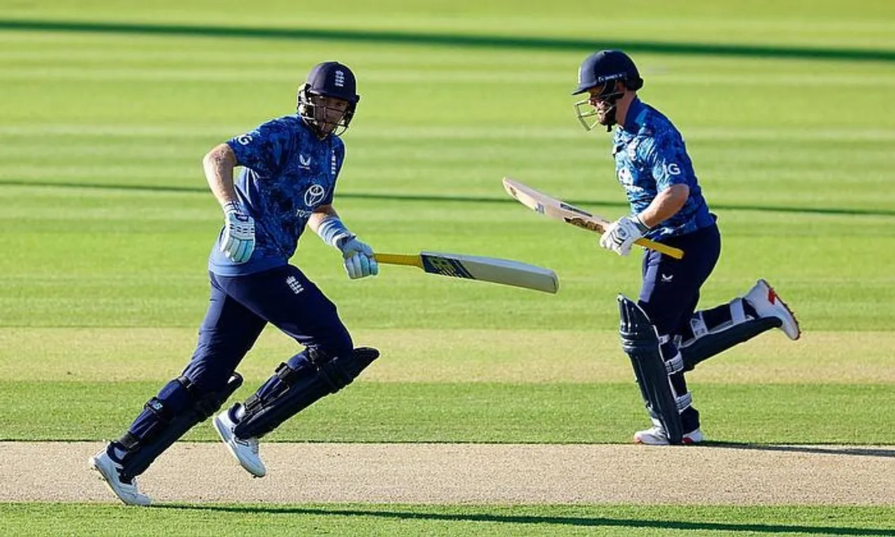 england's-ben-duckett-and-joe-root-in-action-as-they-run-between-the-wickets
