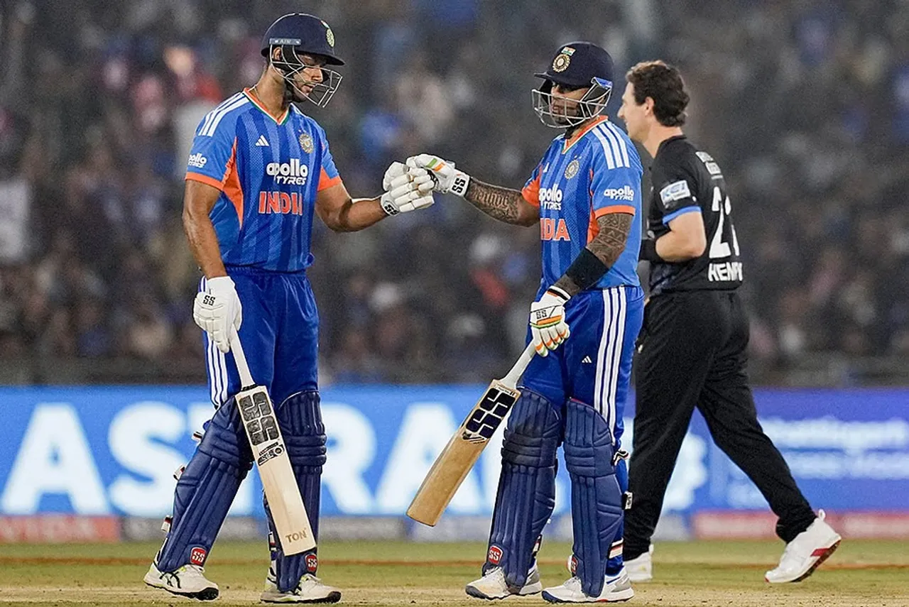 IND-vs-NZ-2nd-T20I-Cricket-19-Shivam-Dube-and-Suryakumar-Yadav