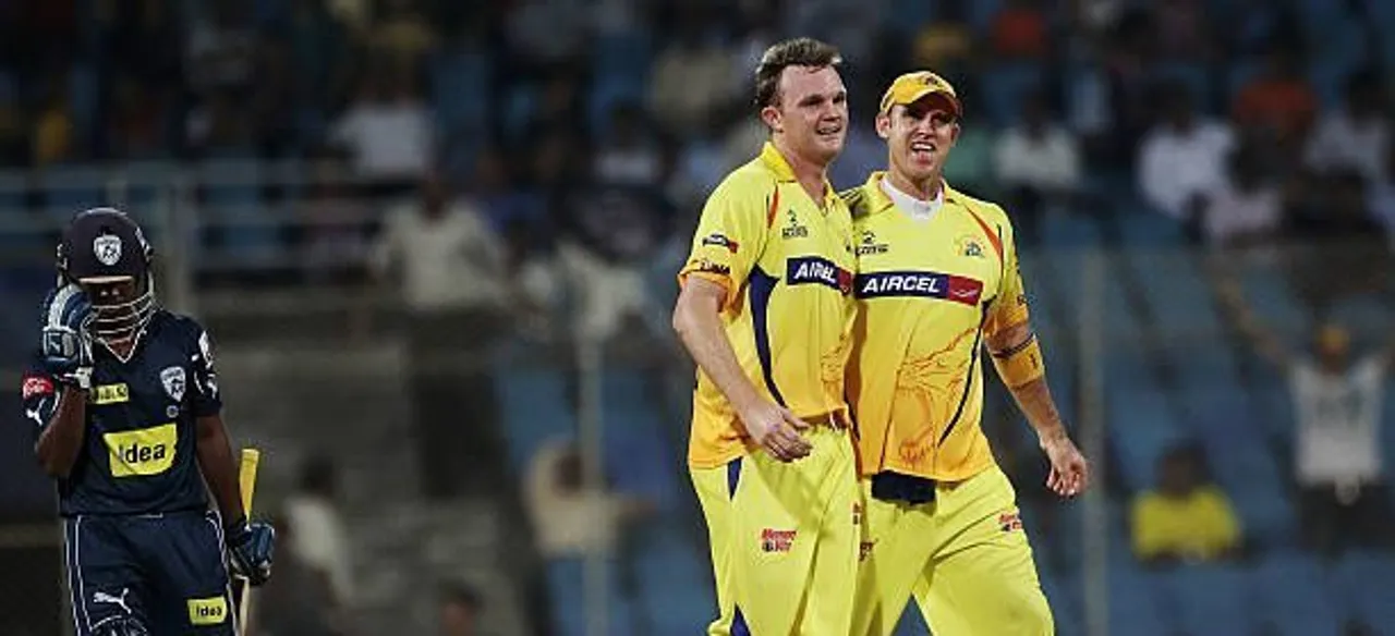 Doug-Bollinger-and-Matthew-Hayden-ipl