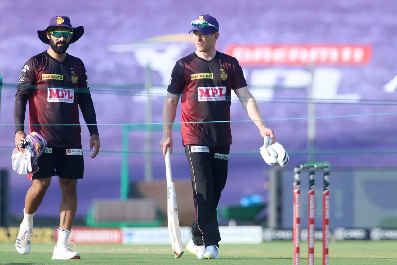 Eoin Morgan with Dinesh Karthik