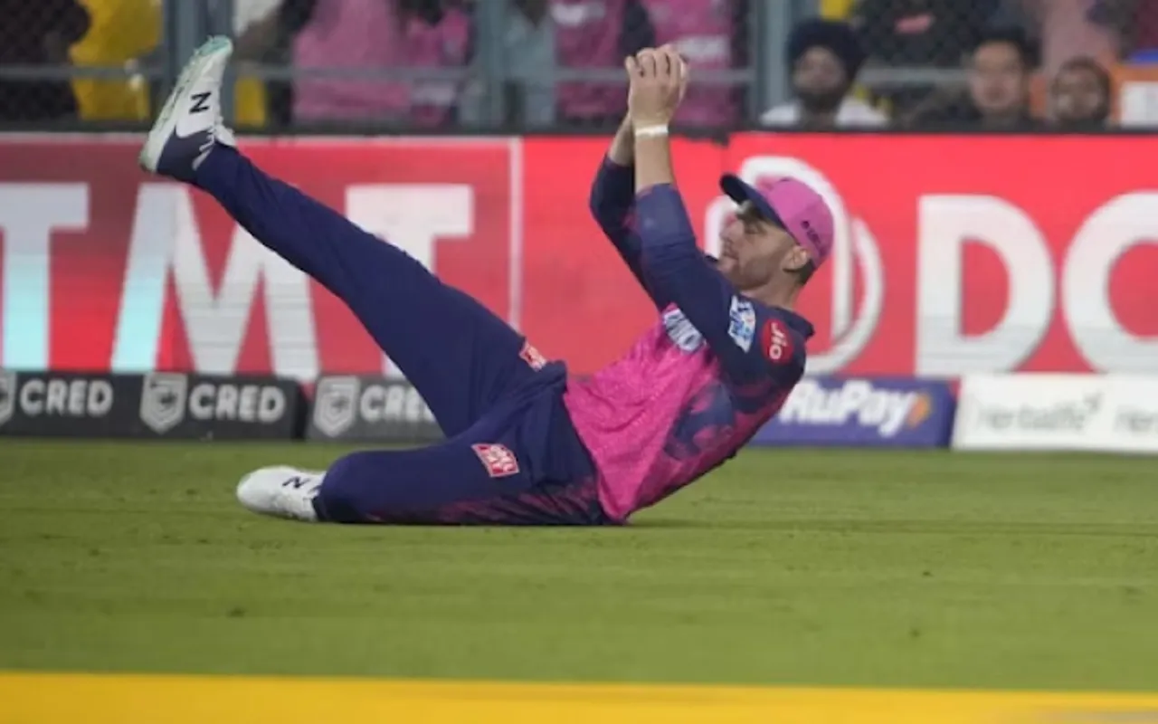 Jos Buttler got injured while taking a catch (Source - Twitter)