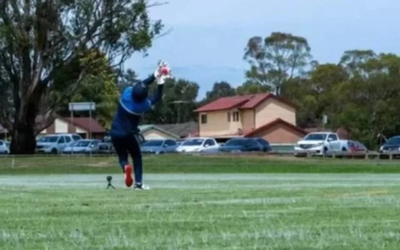 Man catches ball from 400 feet