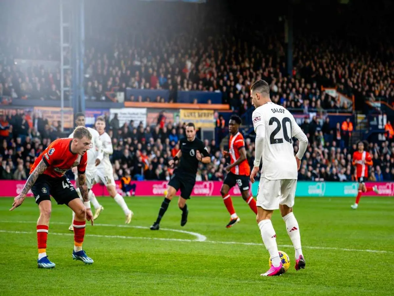 Manchester United vs Luton Town