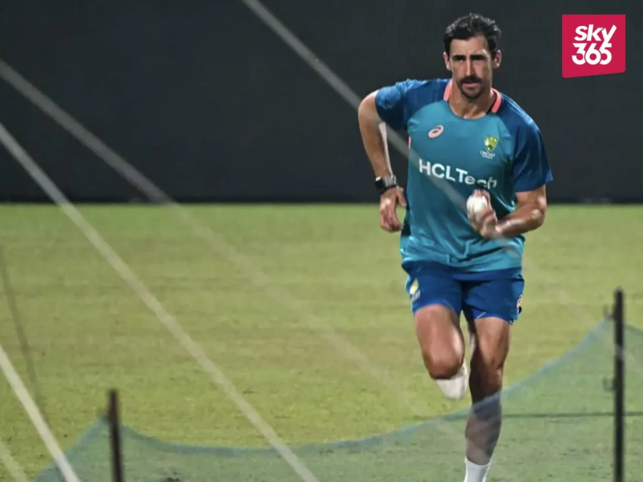 Travis Head and Mitchell Starc