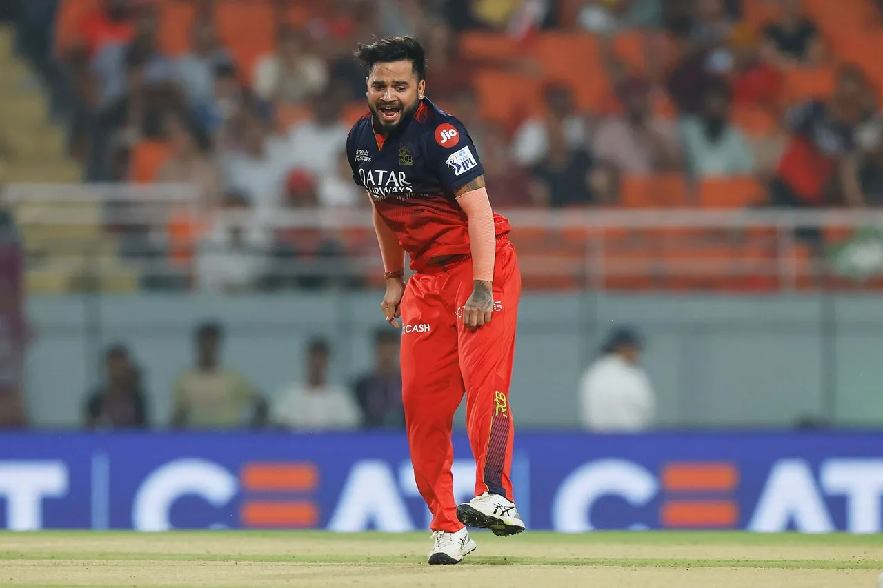 Shreyas Iyer isn't able to play at all against Josh Hazlewood