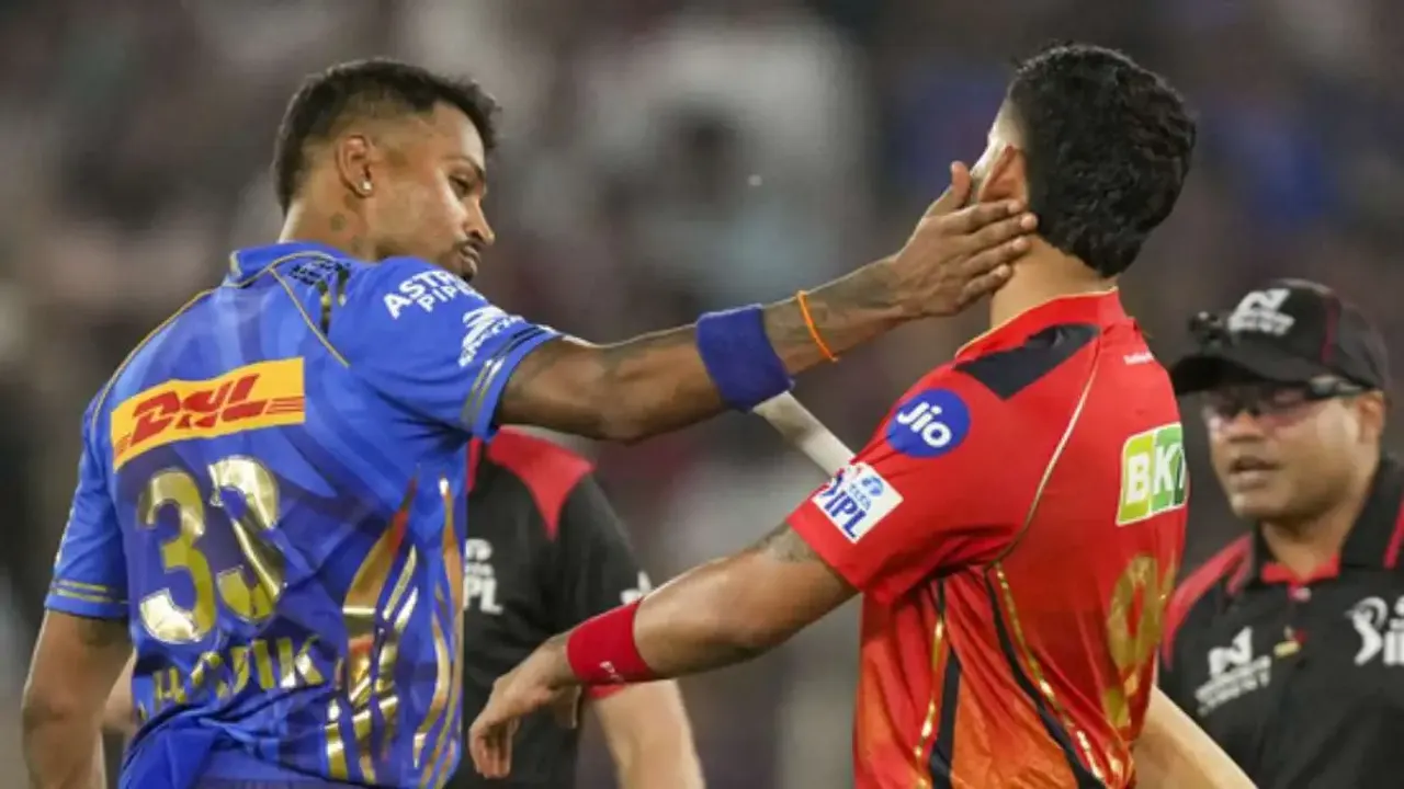 Shreyas Iyer & Hardik Pandya slapped with fines after Qualifier 2