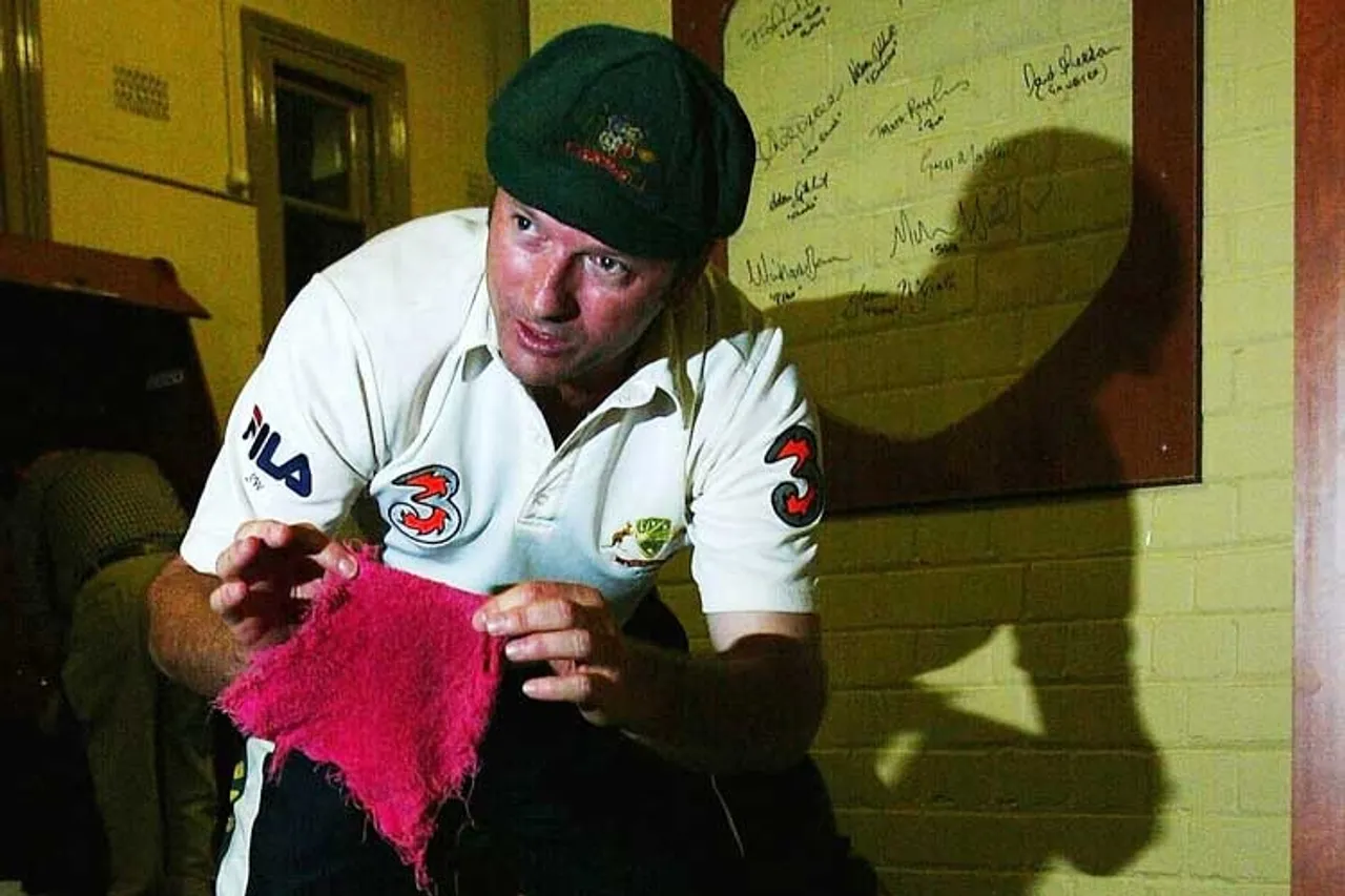 5 Cricketers and their on-field superstitions