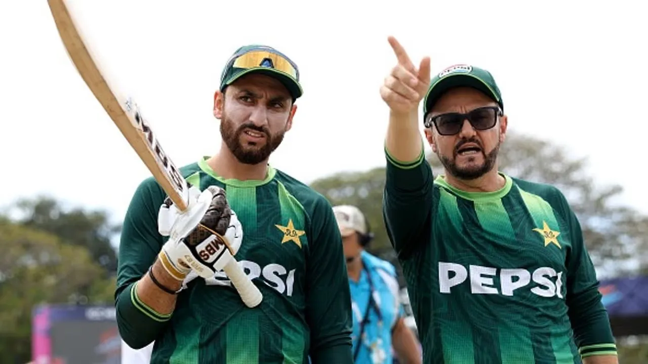 6997ec928f9b0-pakistan-head-coach-mike-hesson-speaks-with-salman-agha--captain-of-pakistan-getty-200933532-16x9 (1)