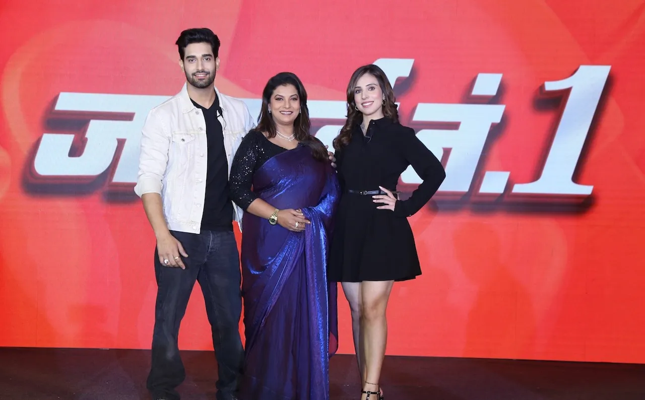 Neel Paranjape a.k.a Abhishek Malik, Kanchan Chotwani a.k.a Papia Sengupta and Riddhi Chotwani a.k.a Simaran Kaur at the launch of Jamai No 1