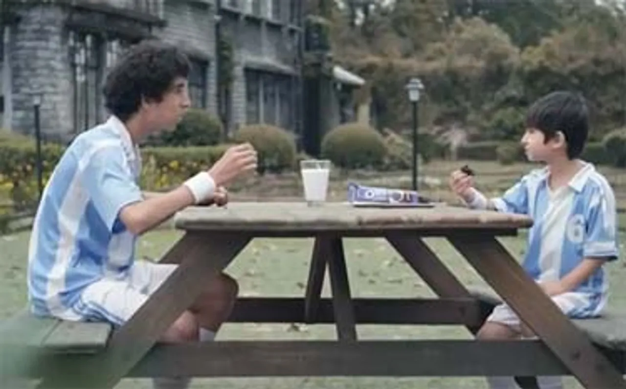 Oreo asks 'Which is more chocolaty? The cookie or the cream?'