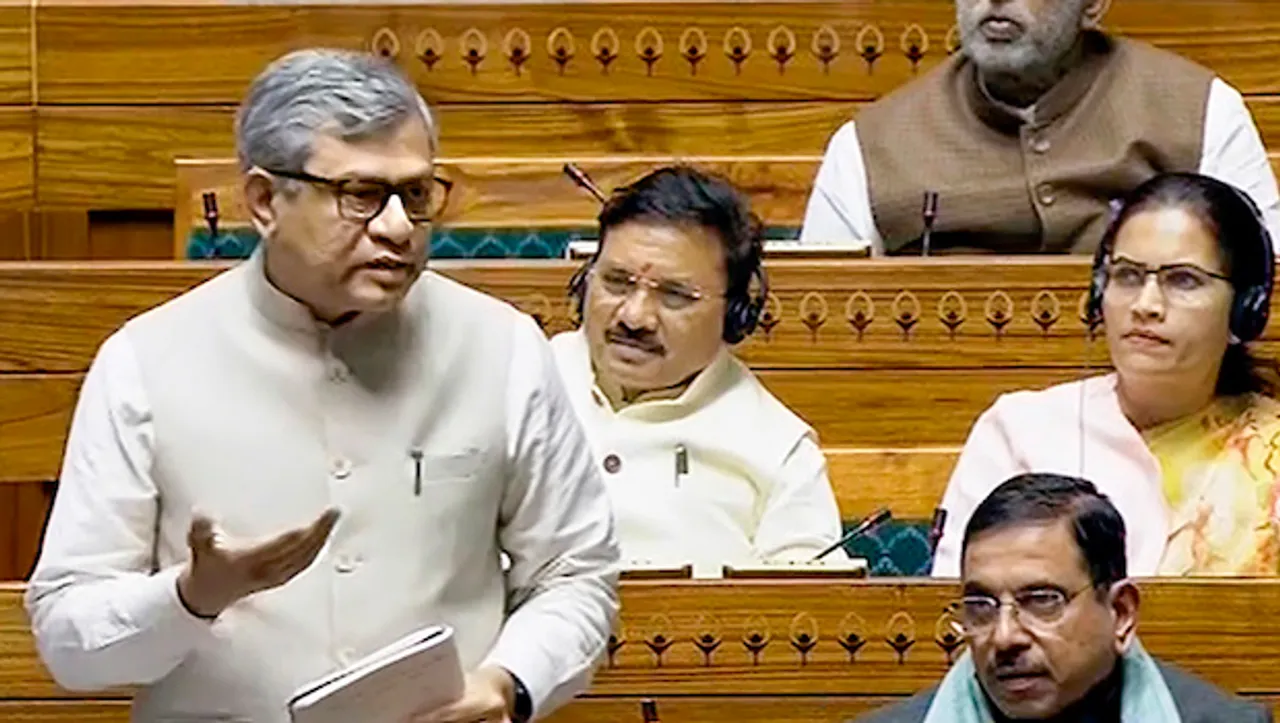 Industry hails spectrum allocation without auction, keeping messaging apps out of telecom rules