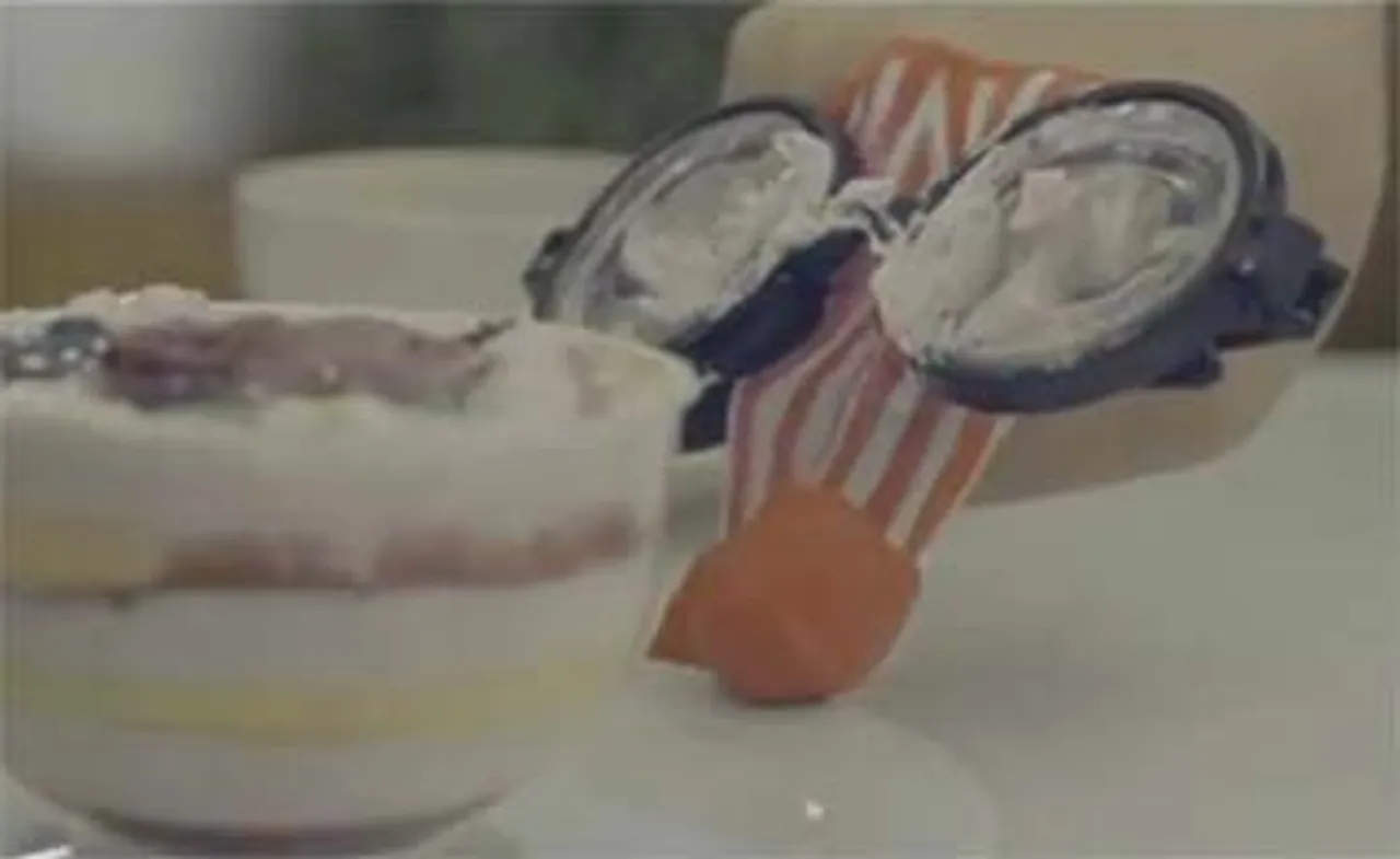 HTC Explorer: 'Waiting, hating & sweetypie' take centrestage