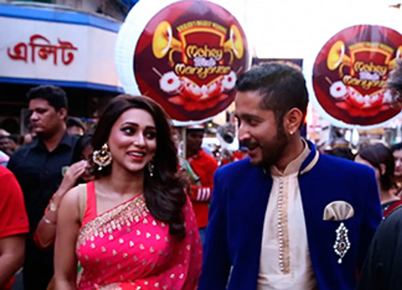 Manyavar weds Mohey in band bajaa baraat style