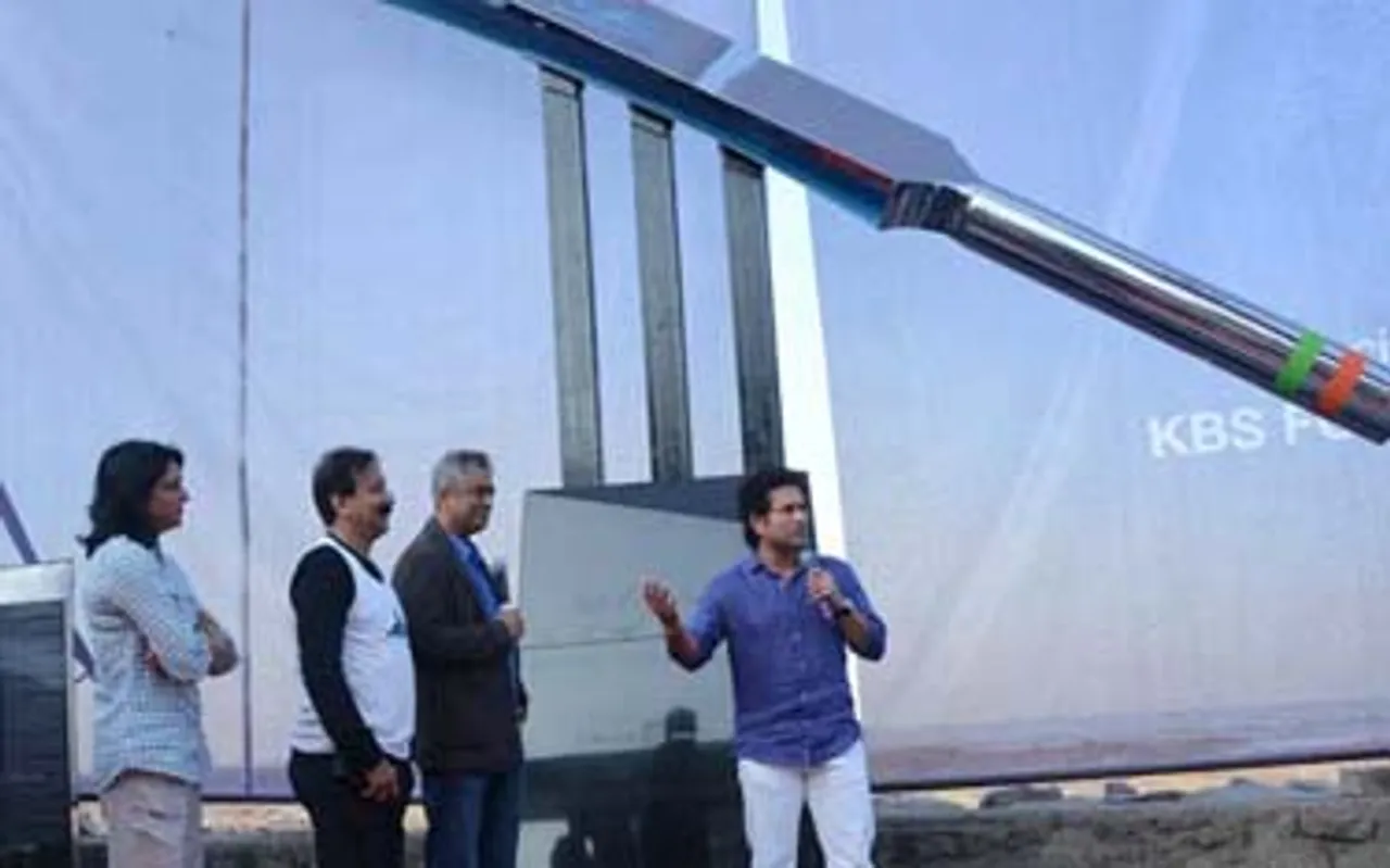 Network18 unveils gigantic 'Bat of Honour' for Sachin Tendulkar