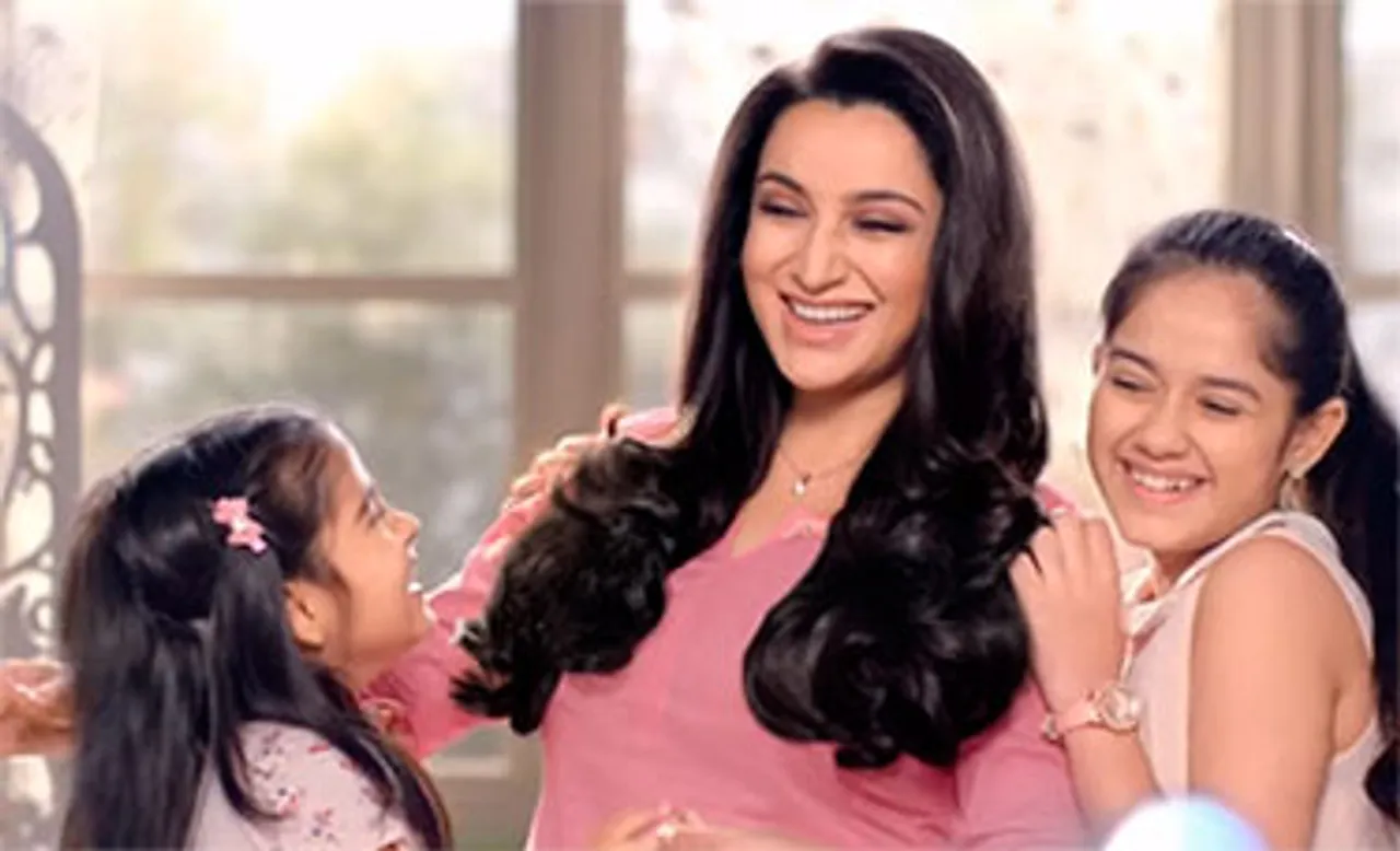 Even children love their mothers using Godrej Expert Rich Crème