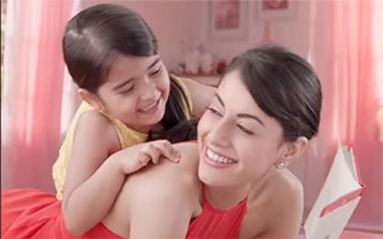FCB Ulka weaves a tale of innocence for Santoor Body Lotion