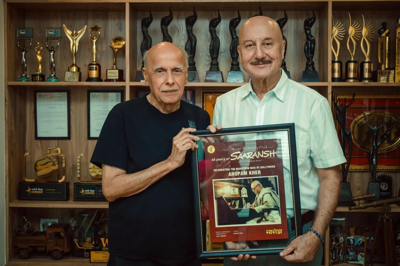 Mahesh Bhatt Surprises Anupam Kher 