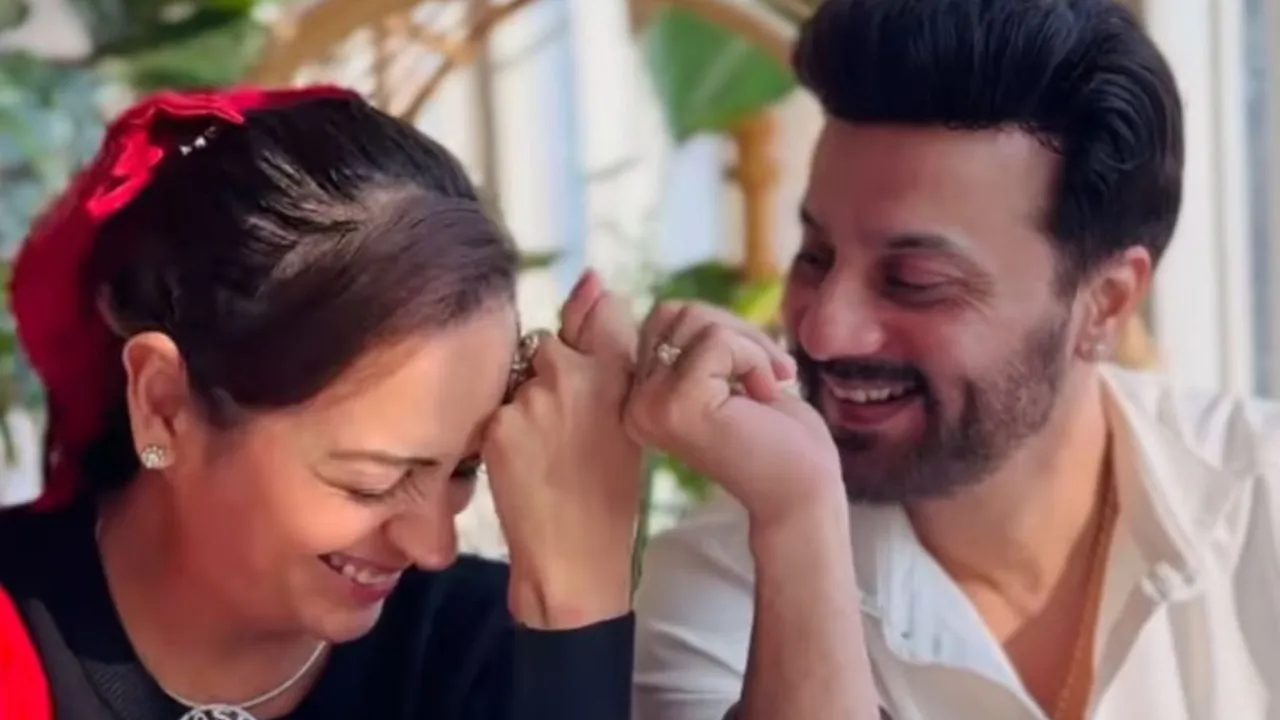 Ashita Dhawan shows us the reality of making reels!