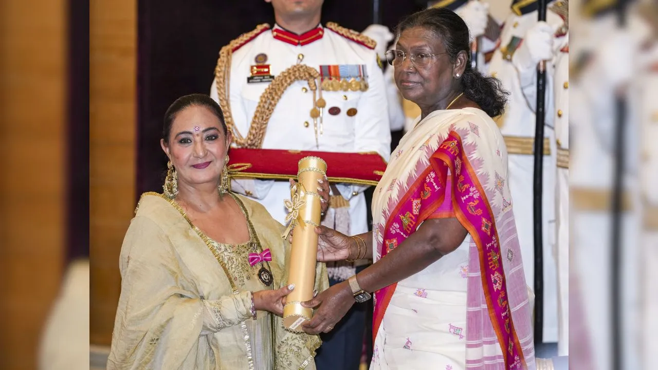 Jaspinder Narula-  Not Just a Singer, But a Messenger of Soul and Strength