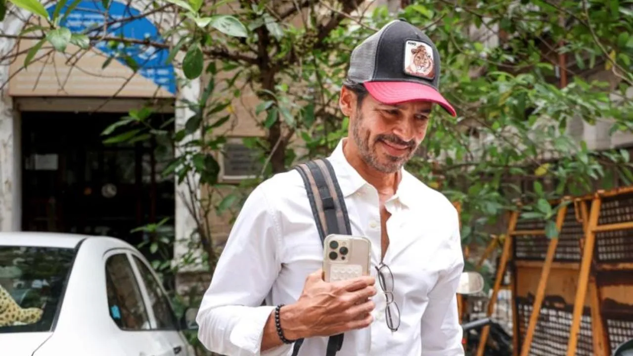 Dino Morea Appears Before ED in Mithi River Scam, Video from ED Office Goes Viral