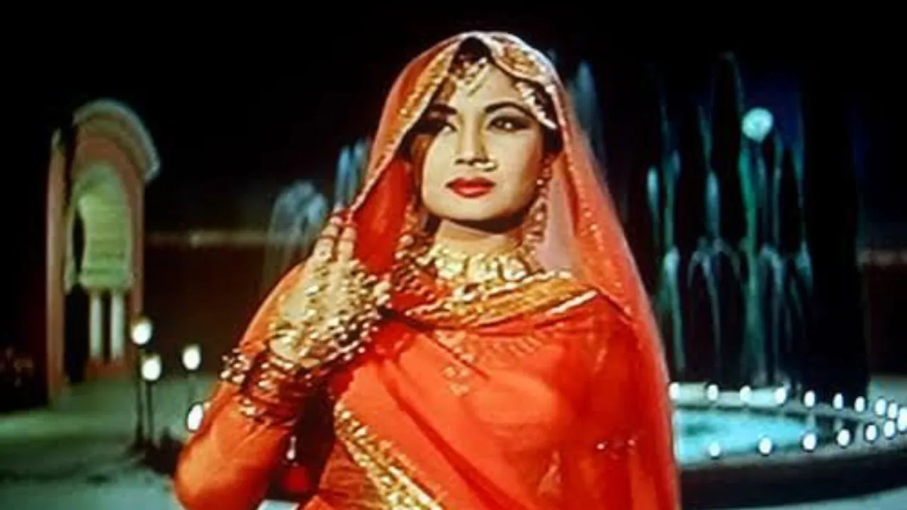 Gulfam Khan Pays Iconic Pakeezah Tribute, Channels Meena Kumari’s Grace in Style