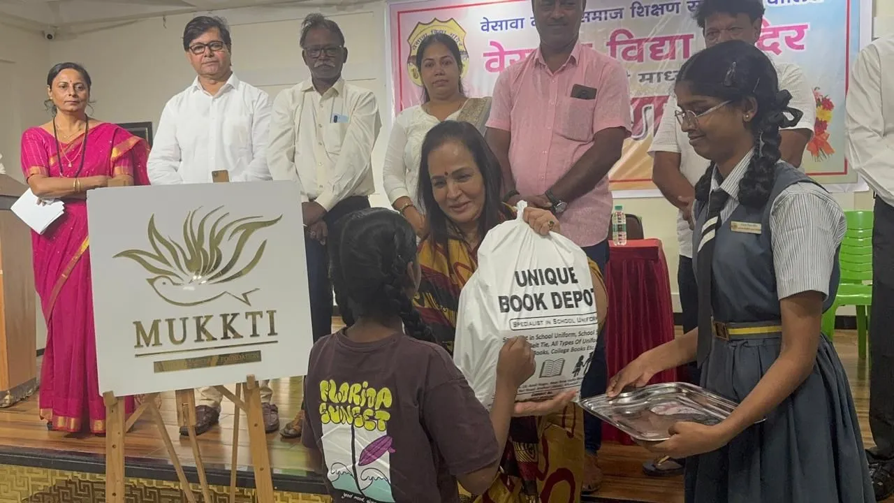 Smita Thackeray Gyaan Daan Initiative Distributes Study Kits at Vesave School