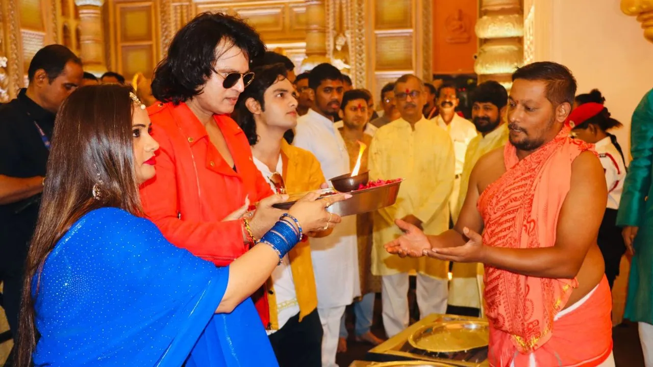 Mukesh J. Bharti & Producer Manju Bharti Visit Sahyadri Ganpati