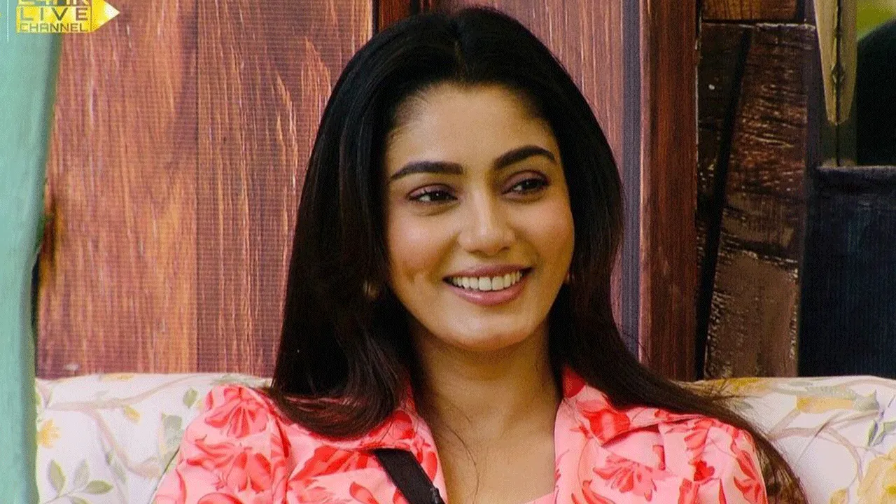 Sana Makbul Takes Charge Amid Ration Crisis in Bigg Boss OTT 3!