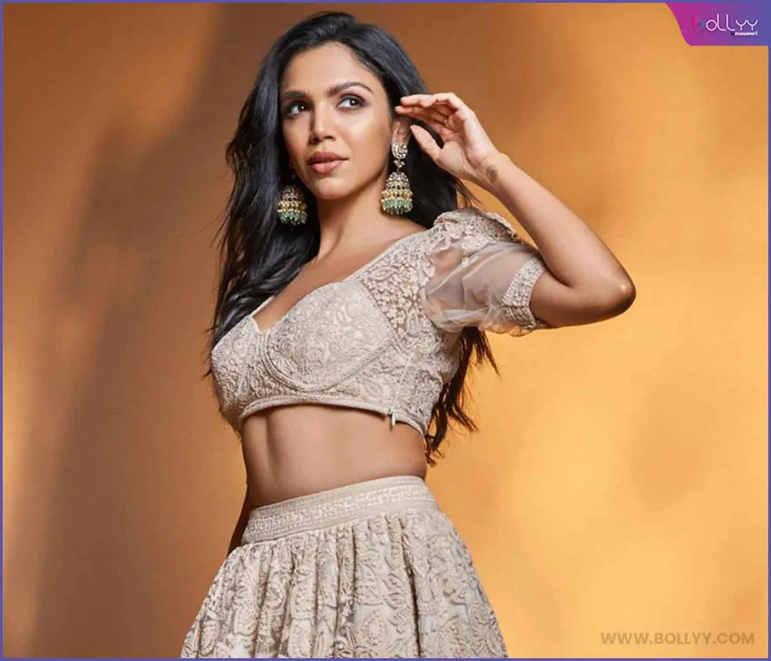 Shriya Pilgaonkar's Debut Bollywood Dance 'Dry Day' Holi Number