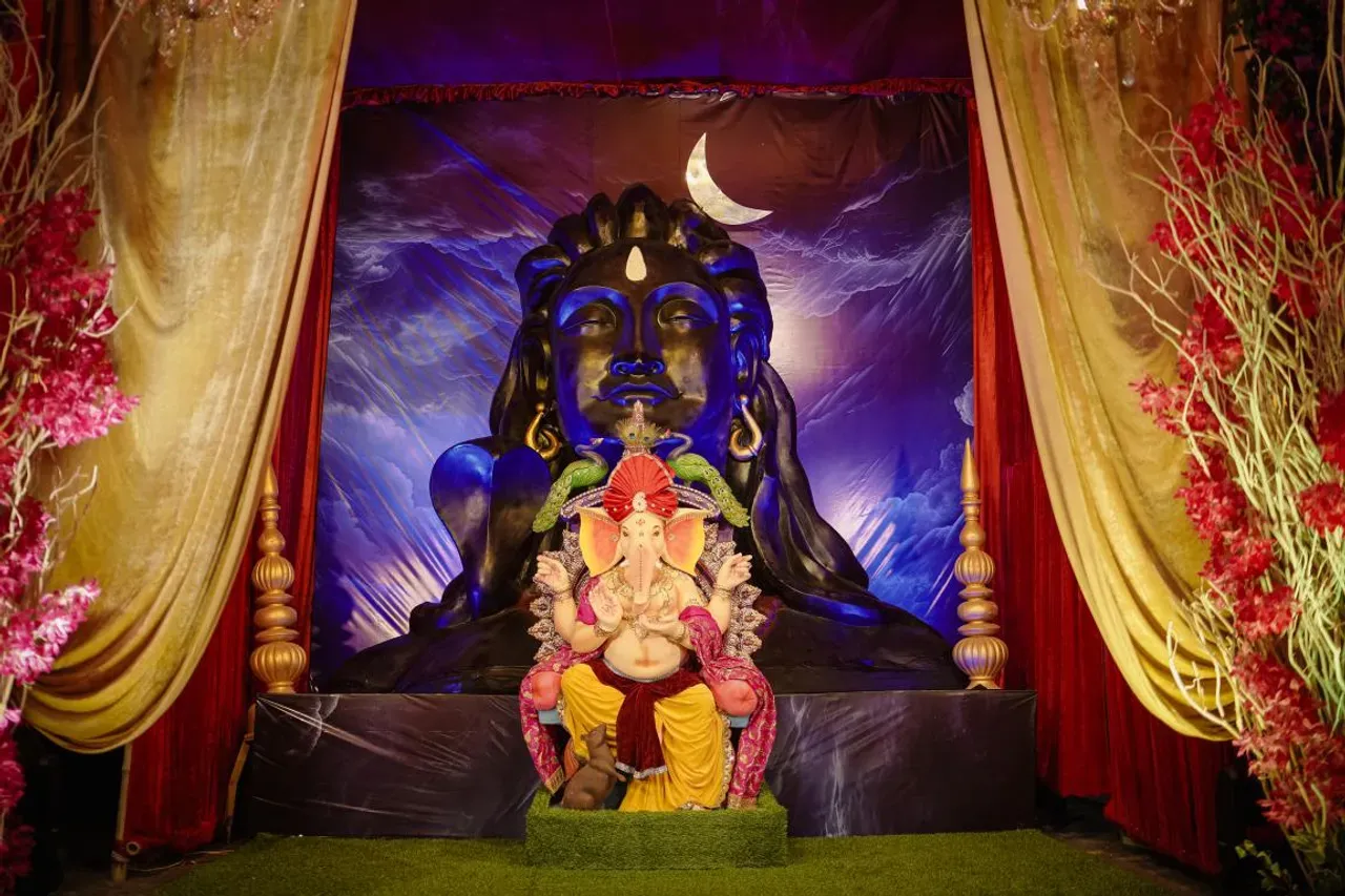 13 feet tall replica of Adiyogi displayed at EPC, Baguiati