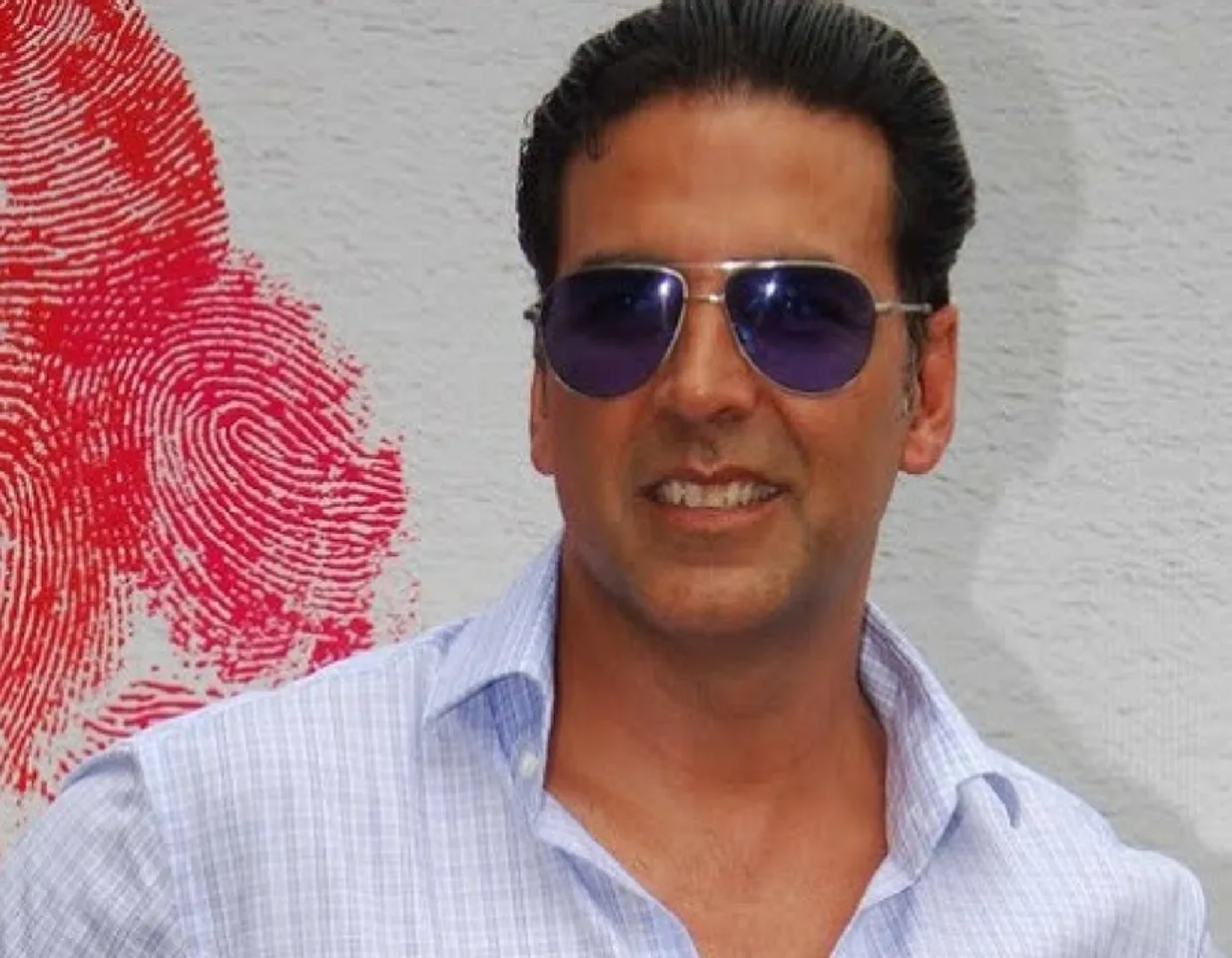 AKSHAY KUMAR SIGNS 'LAND OF LUNGI' WITH FARHAD