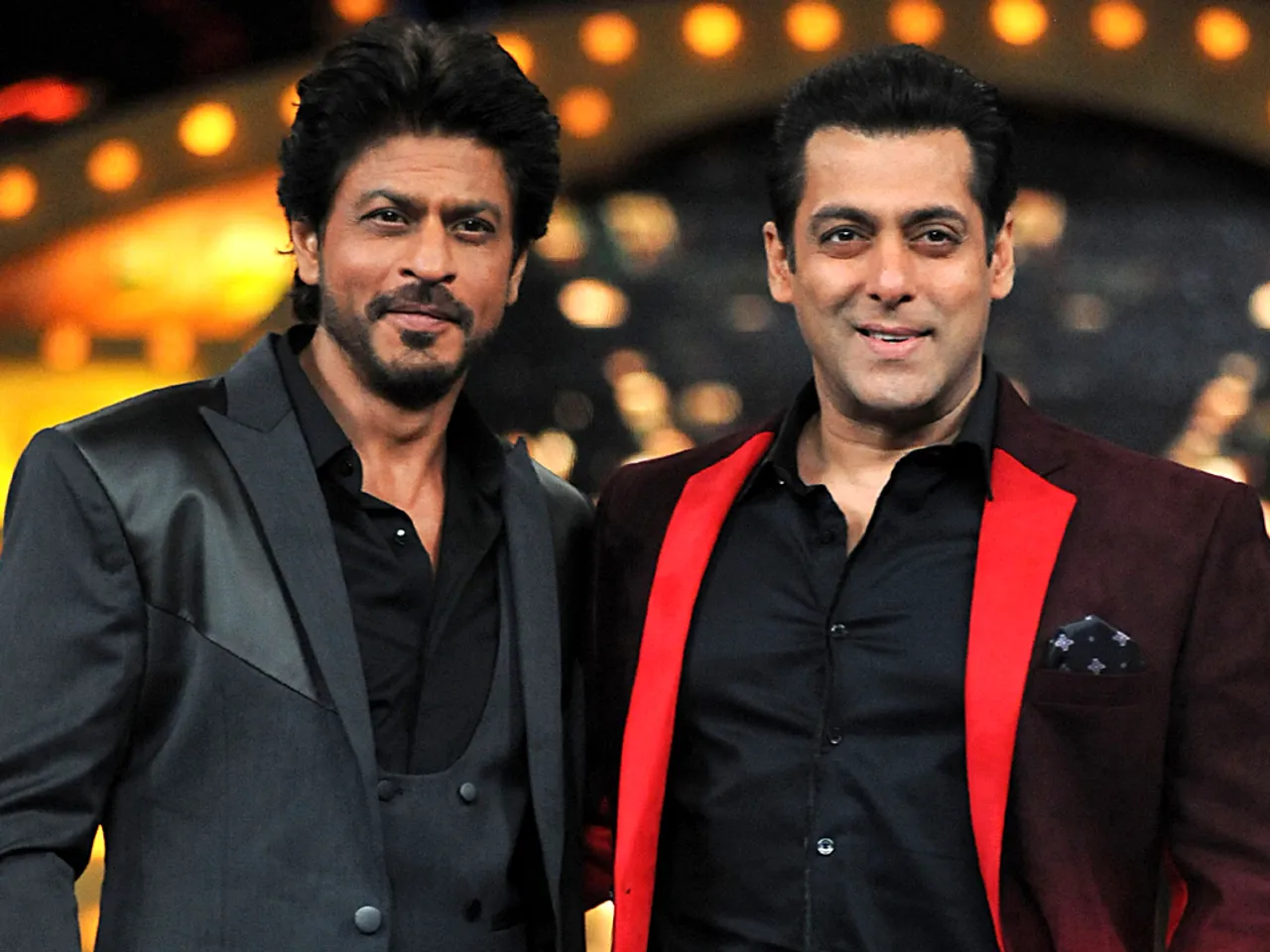 Shah Rukh Khan Uses His Wits To Reply a Netizen