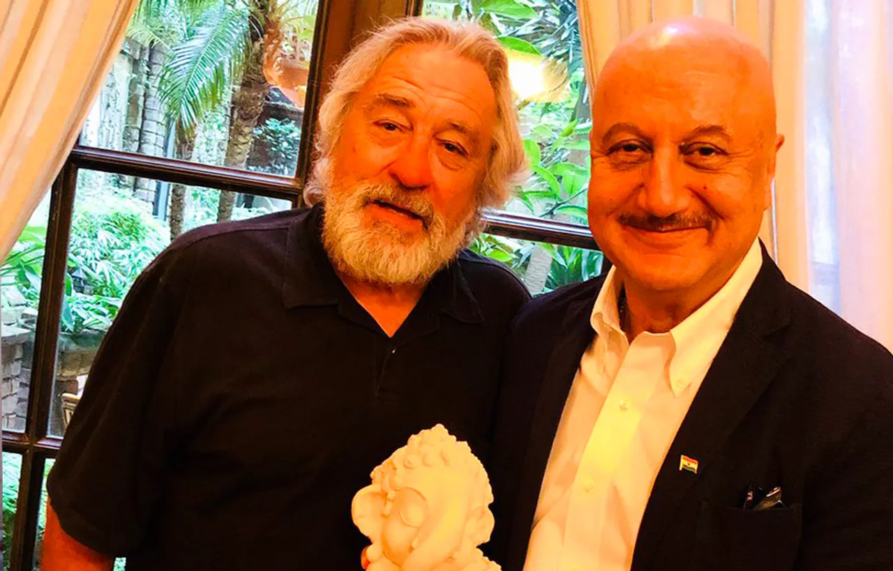 Anupam Kher recites Mahamrityunjay shloka for Robert De Niro on his 75th birthday!
