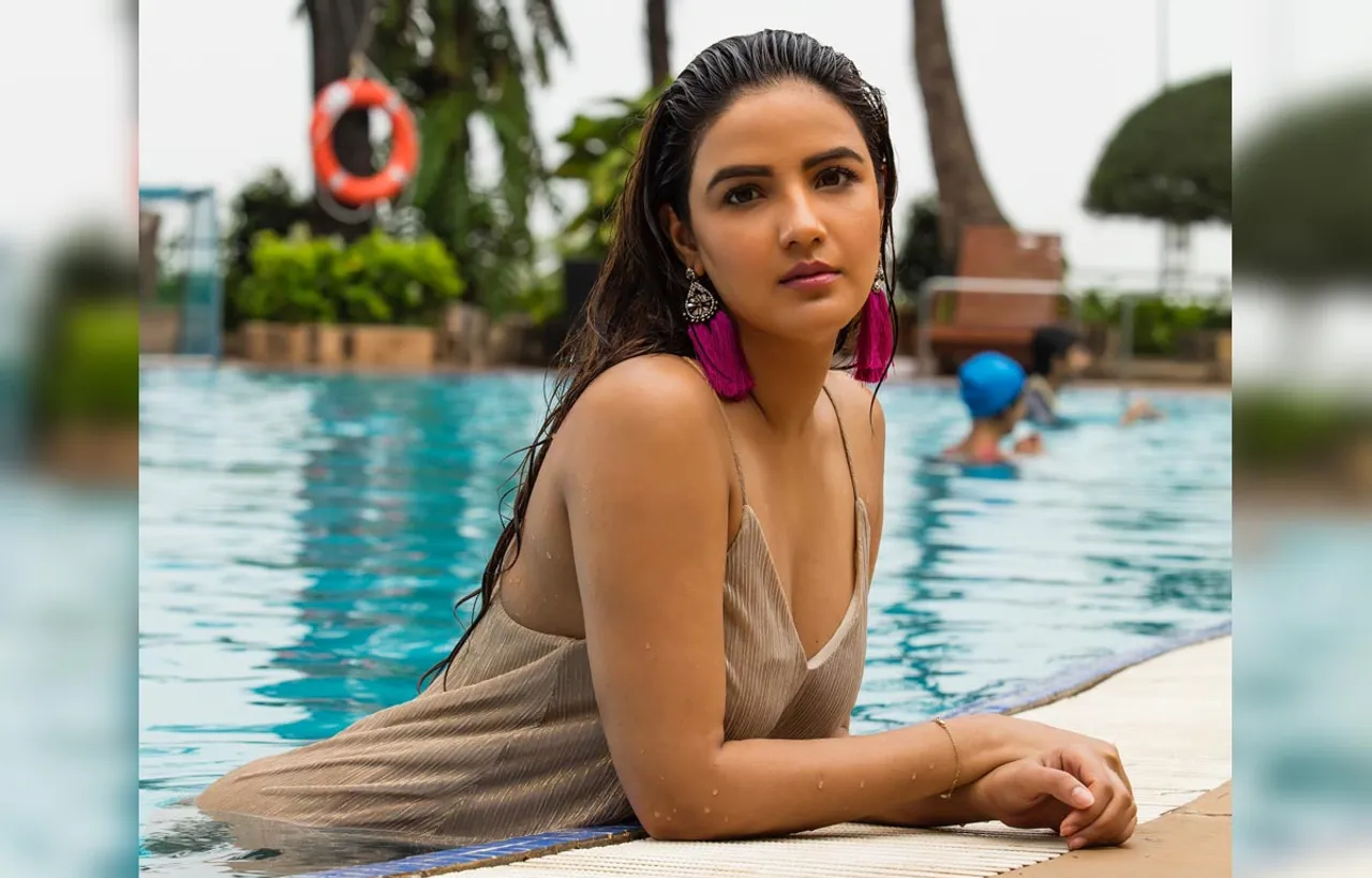 Jasmin Bhasin Gets Stranded In Kashmir Due To Heavy Snowfall