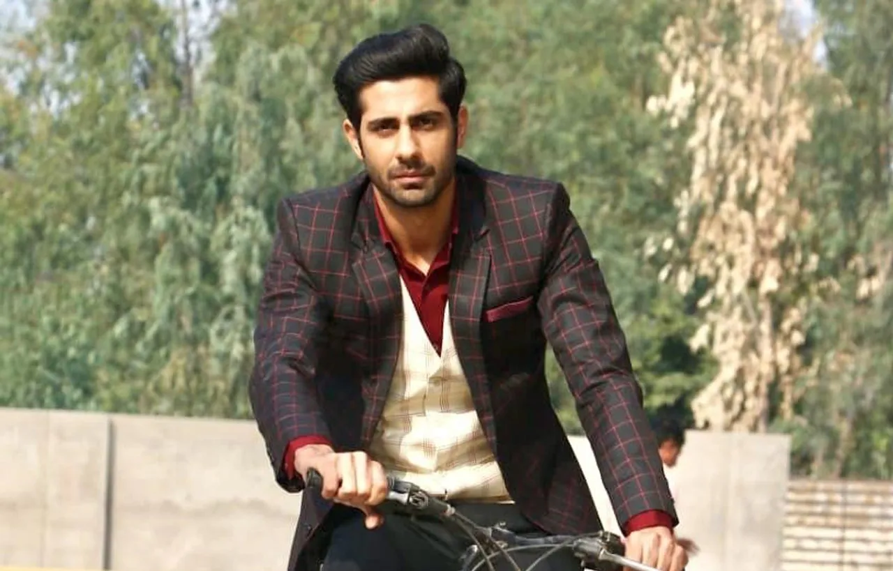 Rrahul Sudhir Cycles His Way To The Sets Of Rajaa Betaa!!
