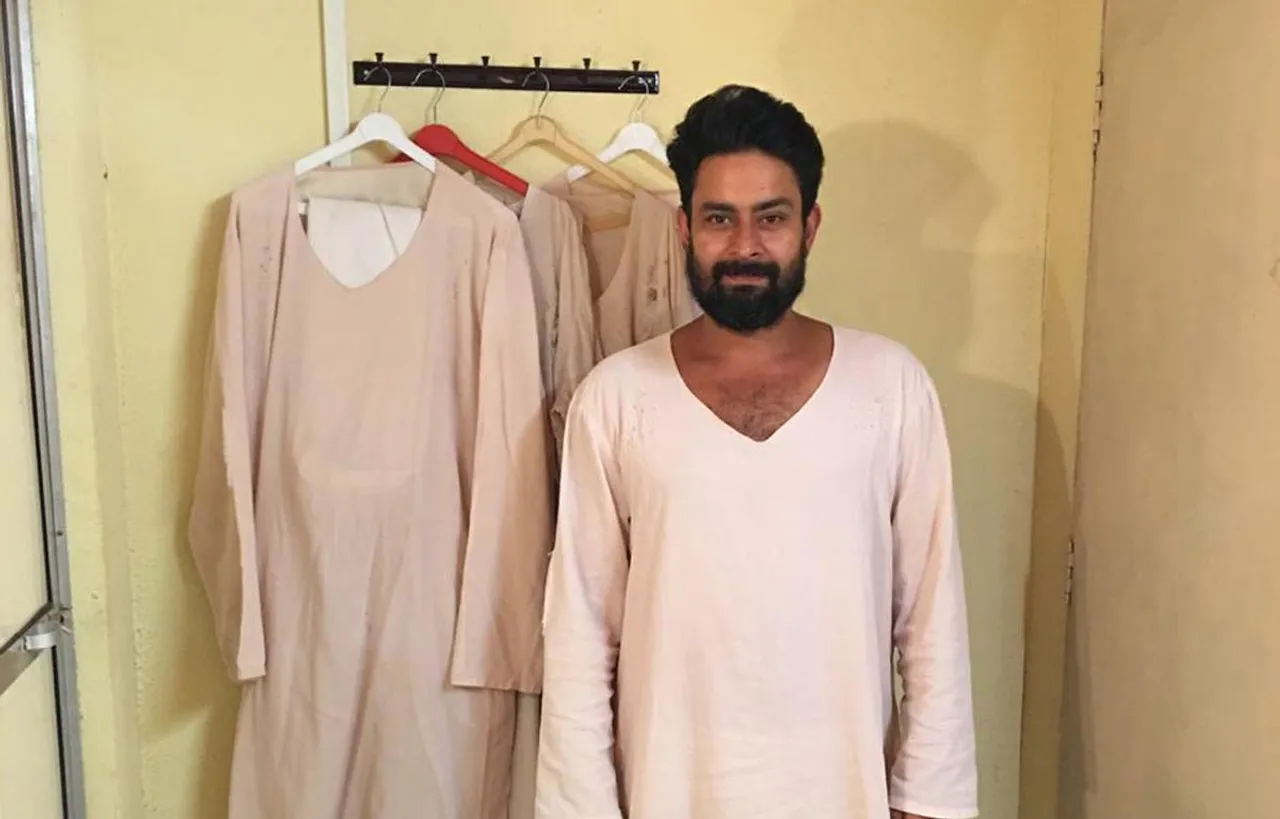 Abeer-Soofi’s-Collection-Of-93-Mere-Sai-Costumes 