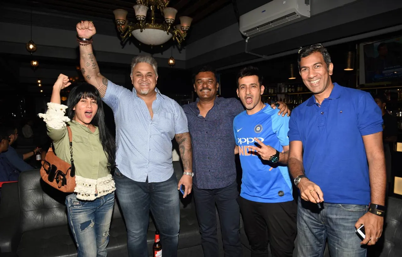 Meet-brothers-and-Pratap-Sarnaik-host-a-Semi-final--CELEBRATION-AT-SIN-CITY,-ROOFTOP-RESTO-AND-LOUNGE