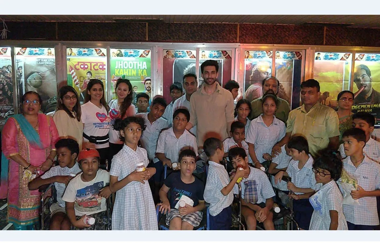SUPER-30-ACTOR-NANDISH-SANDHU-AND-HIS-FRIEND-GAURAV-AGGARWAL-ARRANGE-SCREENING-FOR-THE-UNDERPRIVILEGED-KIDS-IN--MULTIPLEX