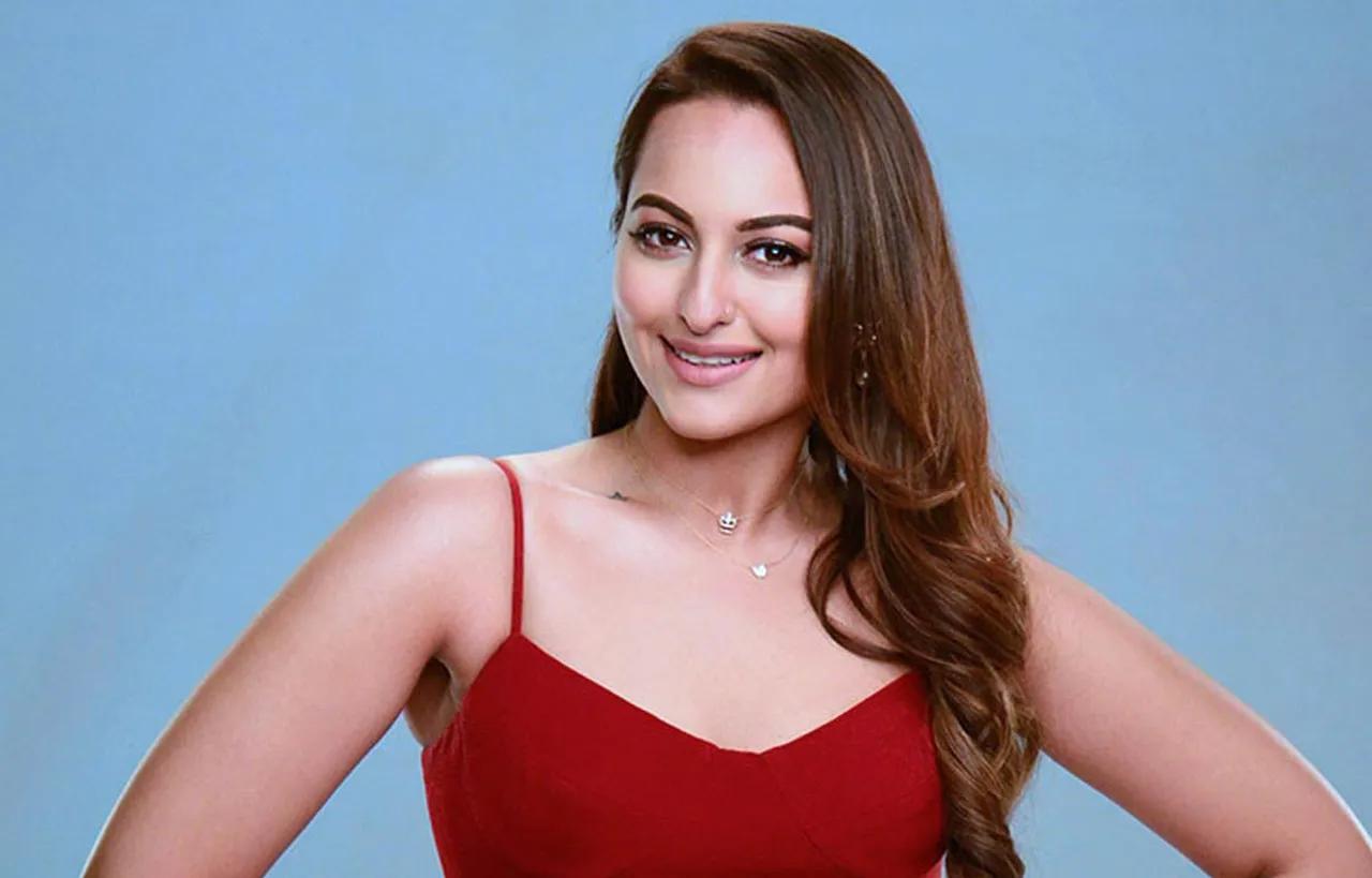 Sonakshi-Sinha-To-Fly-In-From-Hyderabad-Just-To-Attend-The-Trailer-Launch-Of-Mission-Mangal
