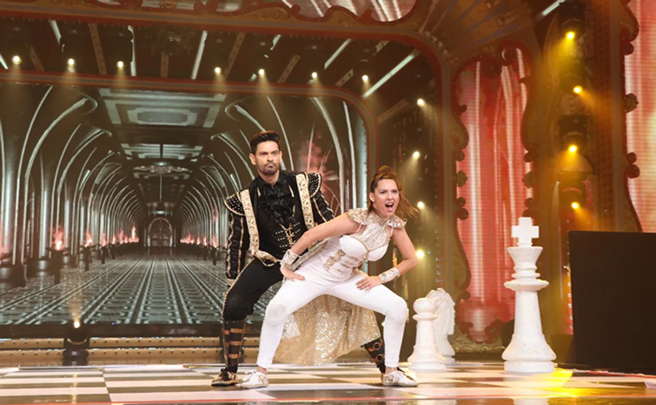 Rochelle Rao checkmates Keith Sequeira in Malhari style!