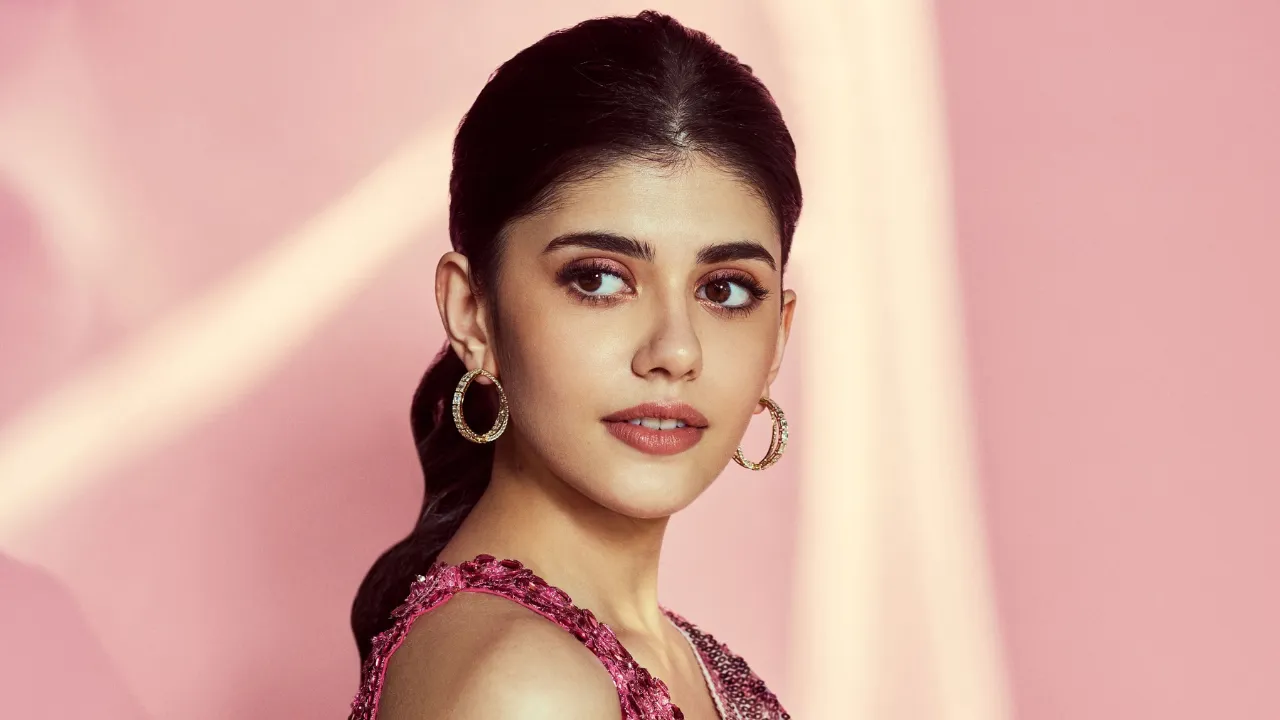 Sanjana Sanghi looks radiant in her latest saree pictures