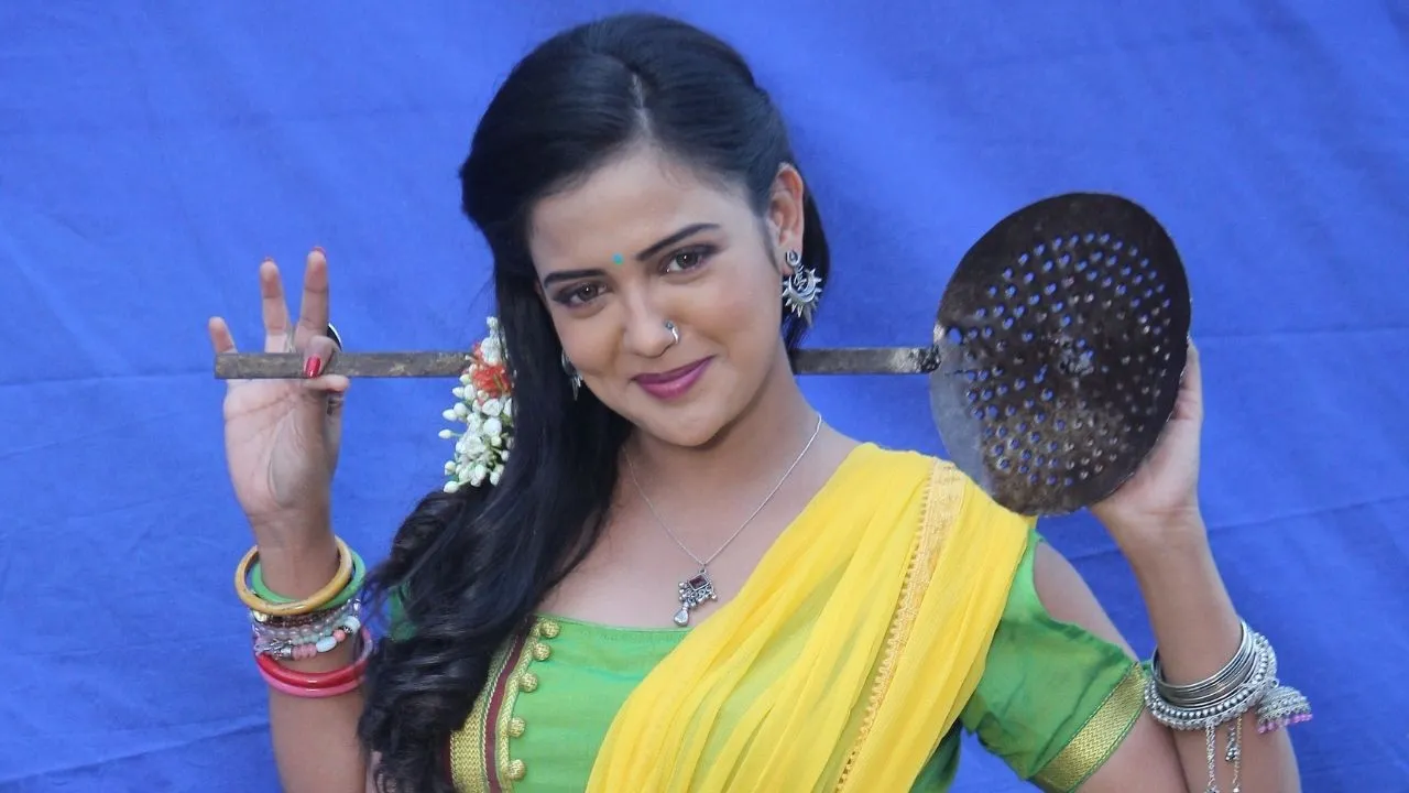 Gulki Joshi is Back on Sony SAB’s Maddam Sir as Urmila – Disguise or Lookalike?